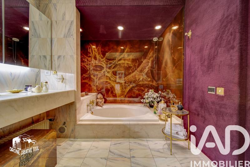 Maison - 464 m² - 12 pièces