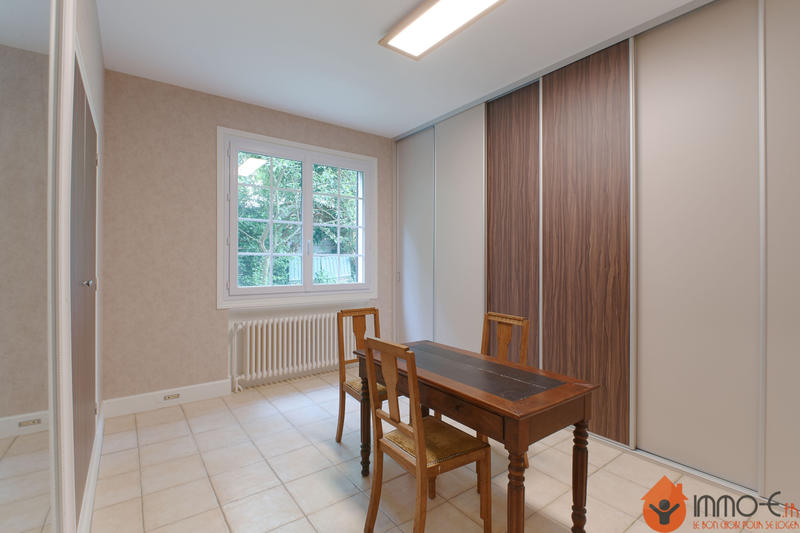 Maison - 270 m² - 10 pièces