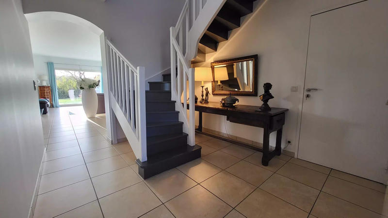 Maison - 204 m² - 5 pièces