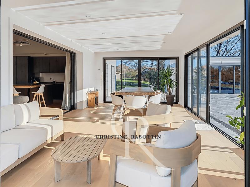 Maison - 277 m² - 5 pièces