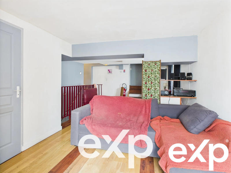 Maison - 275 m² - 10 pièces