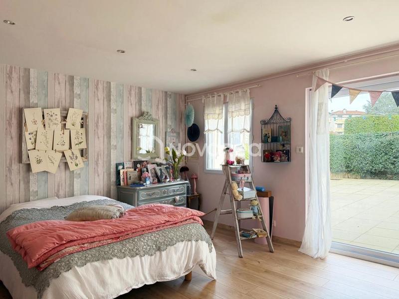 Maison - 471 m² - 8 pièces