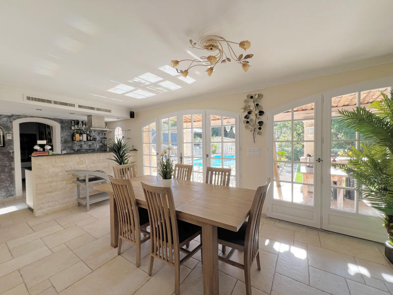 Maison - 212 m² - 7 pièces