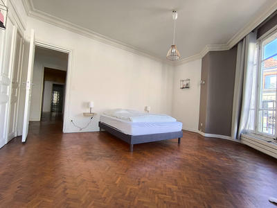 Appartement - 266 m² - 9 pièces