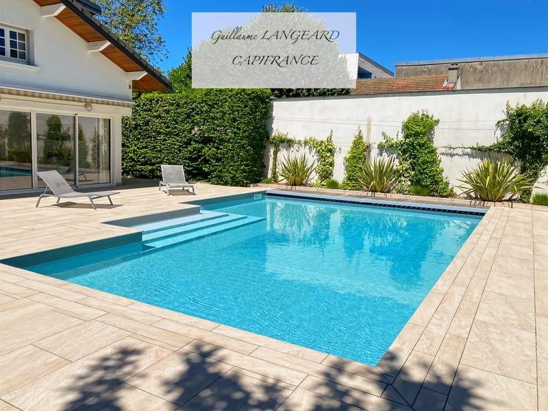 Maison - 346 m² - 9 pièces