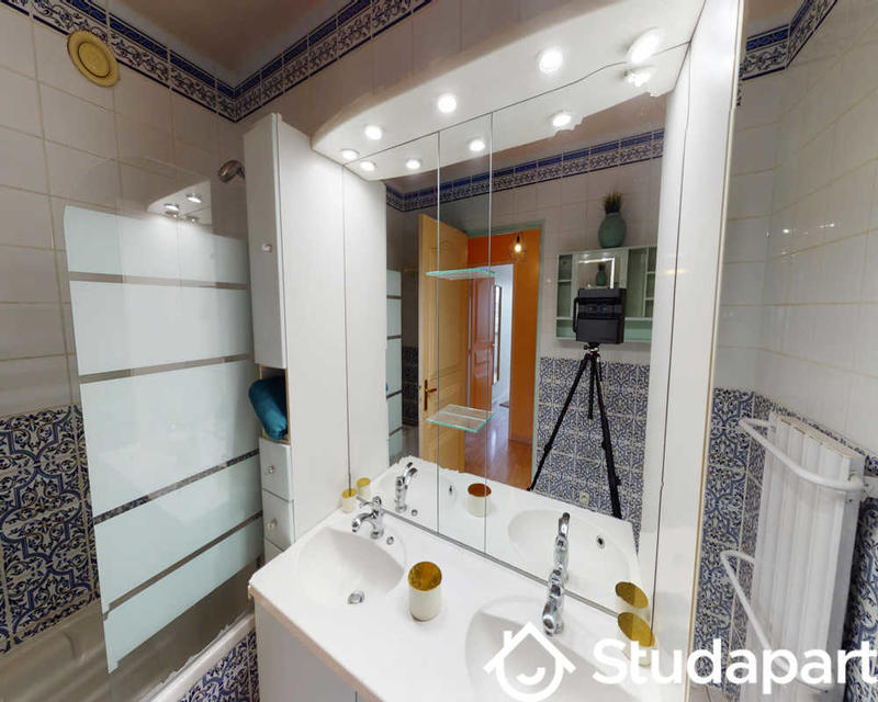 Chambre - 100 m² - 1 pièce