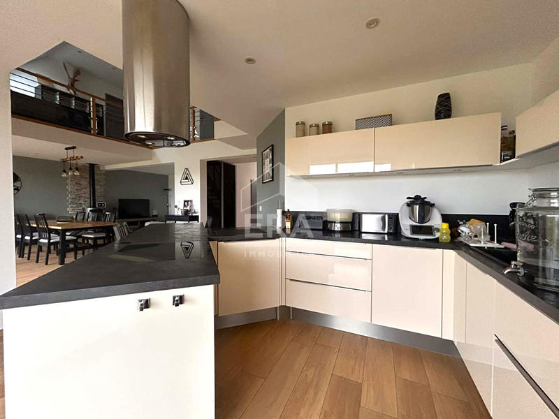 Maison - 144 m² - 8 pièces