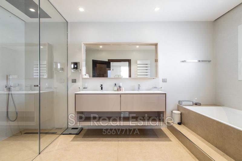 Appartement - 250 m² - 5 pièces