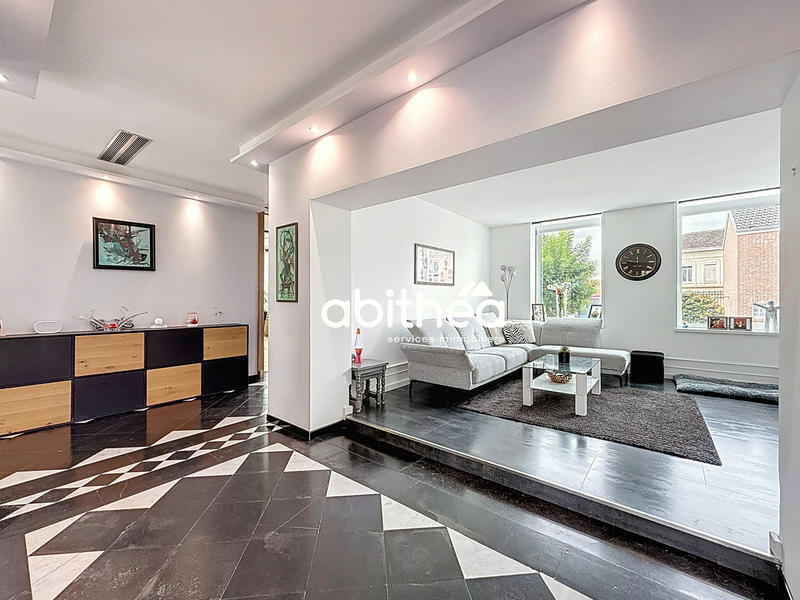 Maison - 331 m² - 10 pièces