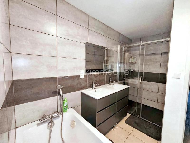 Maison en pierre - 244 m² - 10 pièces