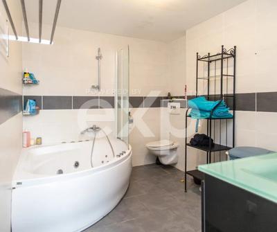 Maison traditionnelle - 144 m² - 5 pièces