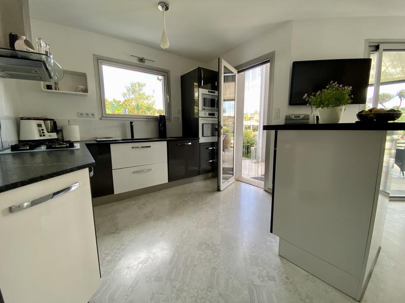 Maison contemporaine - 370 m² - 6 pièces