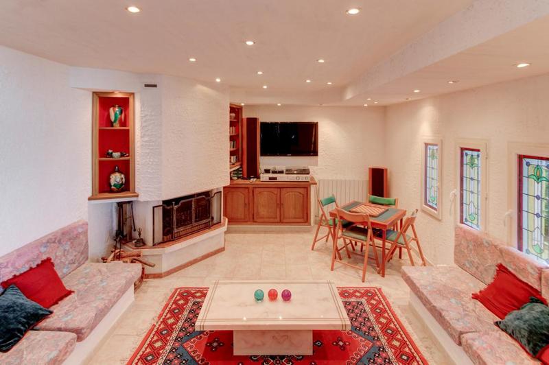 Villa - 378 m² - 10 pièces