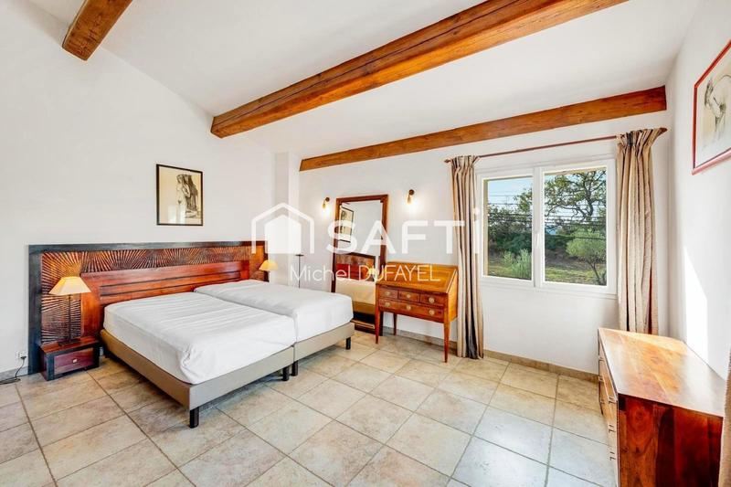 Maison - 205 m² - 6 pièces