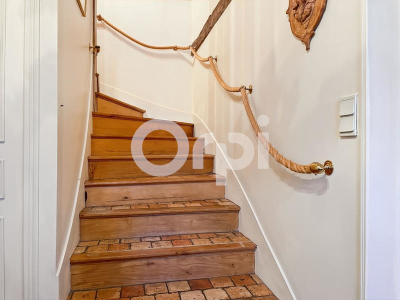 Propriété - 236 m² - 6 pièces