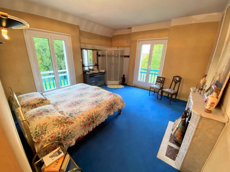 Propriété - 350 m² - 11 pièces