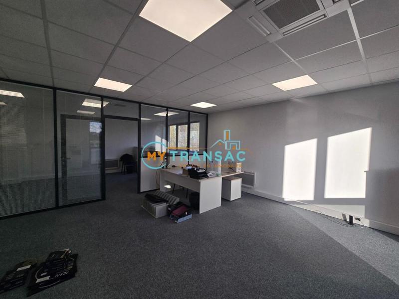 Local d'activités - 221 m²