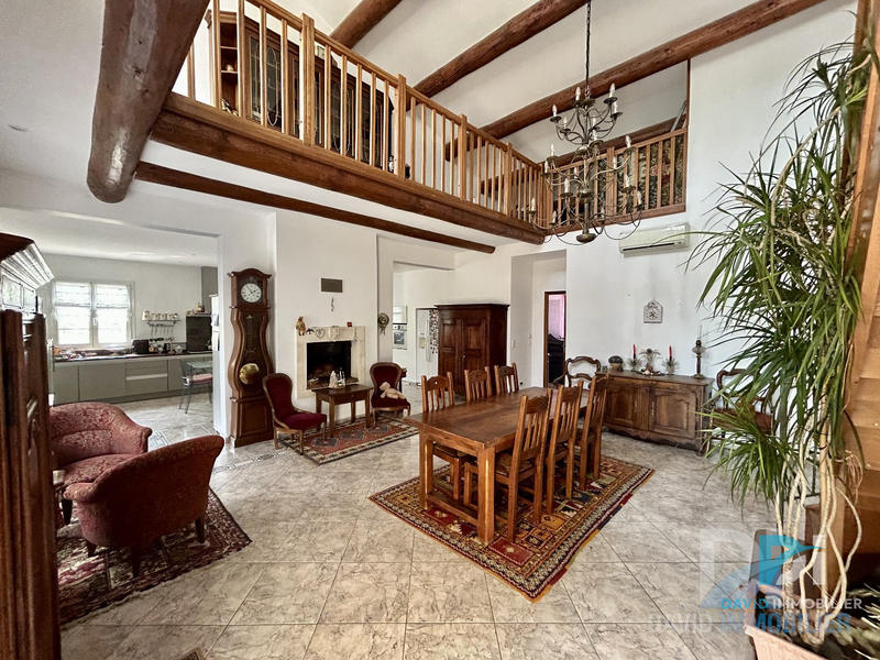 Maison - 218 m² - 6 pièces