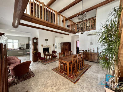 Maison - 218 m² - 6 pièces