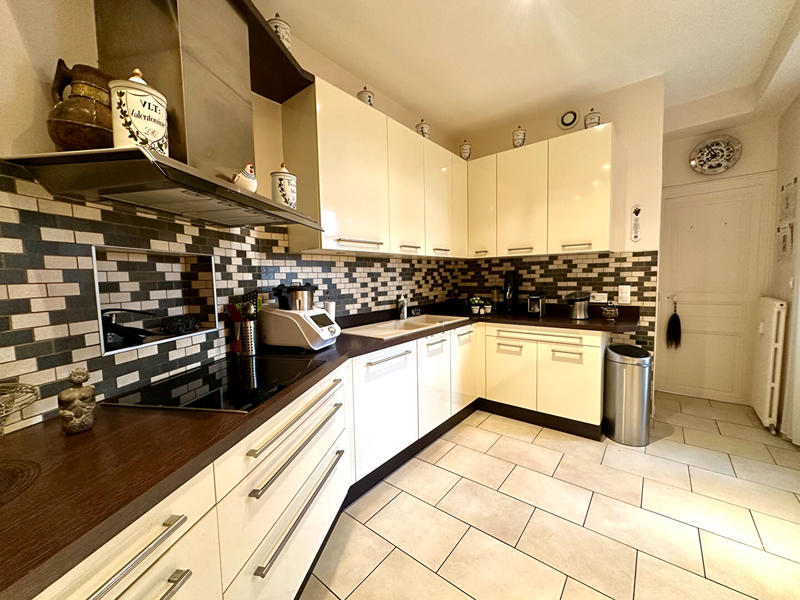 Appartement - 186 m² - 6 pièces