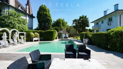 Propriété - 491 m² - 10 pièces