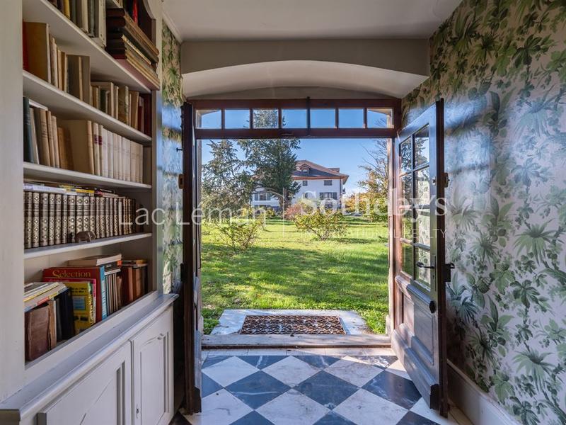 Maison - 1 131 m² - 15 pièces