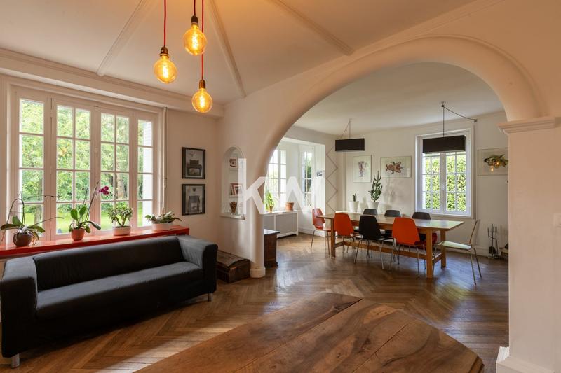 Maison - 283 m² - 9 pièces