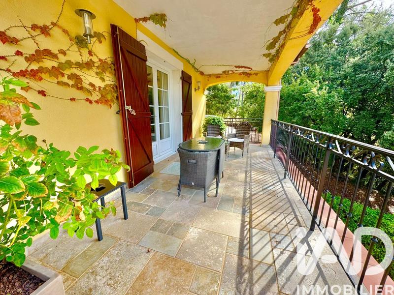 Maison - 250 m² - 6 pièces