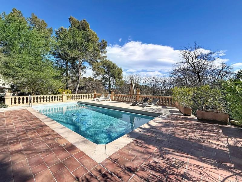 Maison - 175 m² - 6 pièces