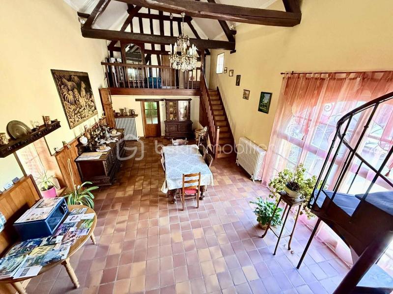 Maison - 256 m² - 9 pièces