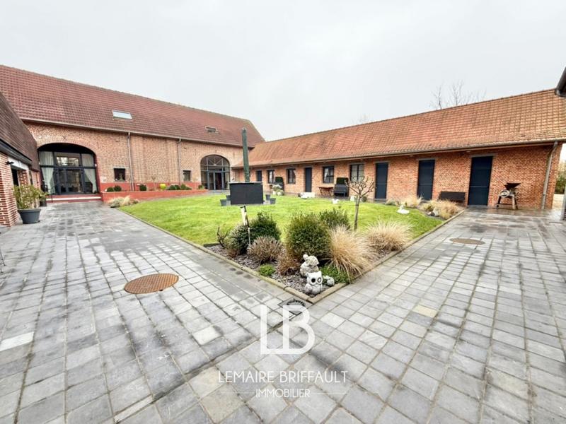 Maison - 570 m² - 16 pièces