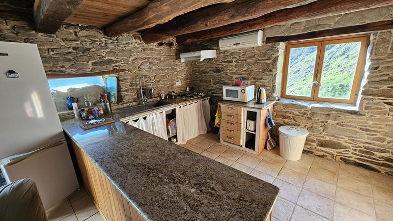 Maison en pierre - 92 m² - 2 pièces