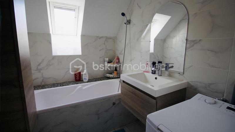 Maison - 98 m² - 6 pièces