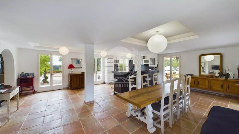 Maison - 290 m² - 8 pièces