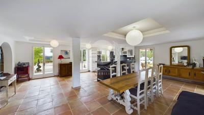 Maison - 290 m² - 8 pièces