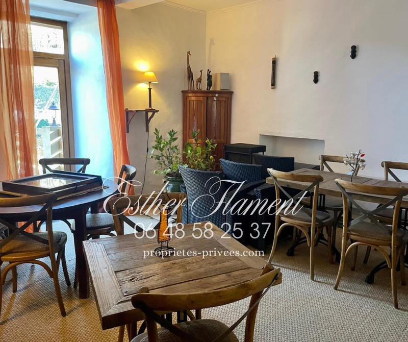 Maison - 337 m² - 9 pièces