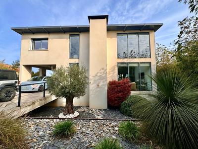 Maison d'architecte - 256 m² - 8 pièces