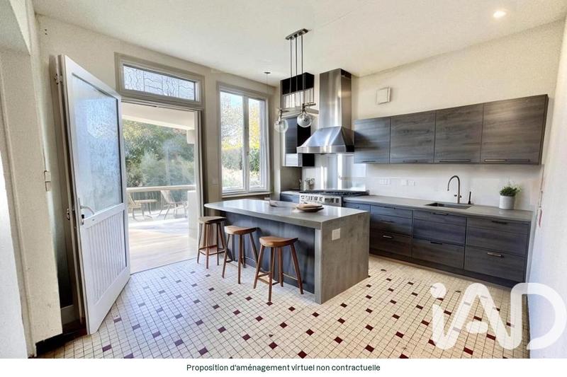 Maison - 268 m² - 12 pièces