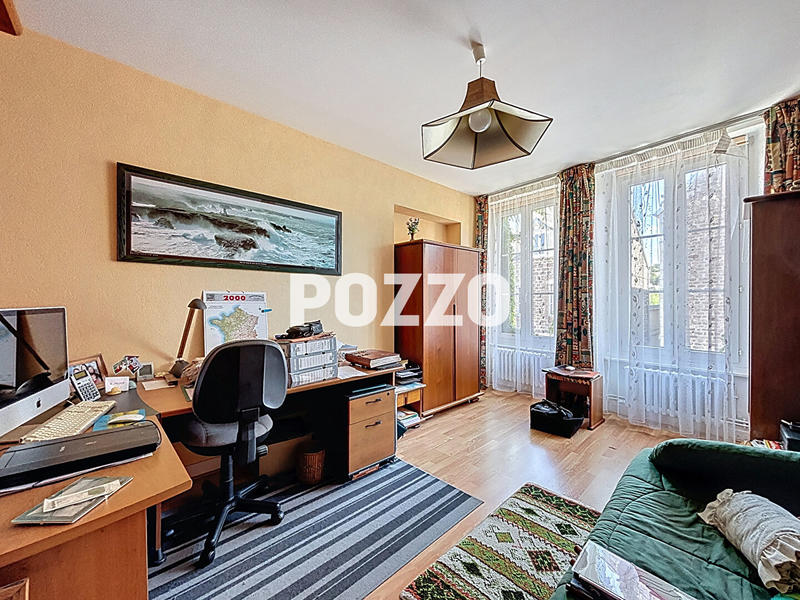 Maison - 181 m² - 9 pièces