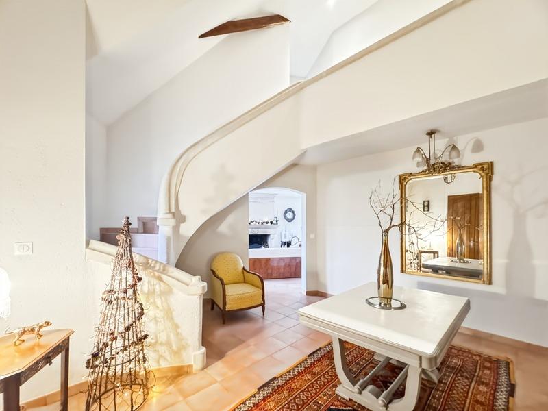 Maison - 250 m² - 7 pièces