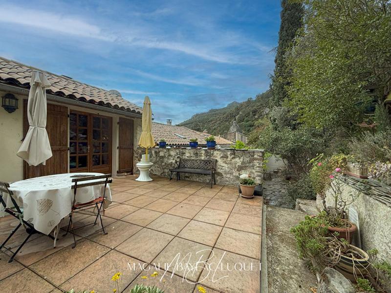 Maison - 216 m² - 10 pièces