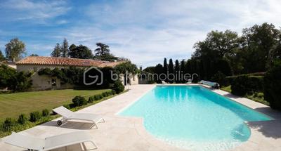 Propriété - 800 m² - 23 pièces