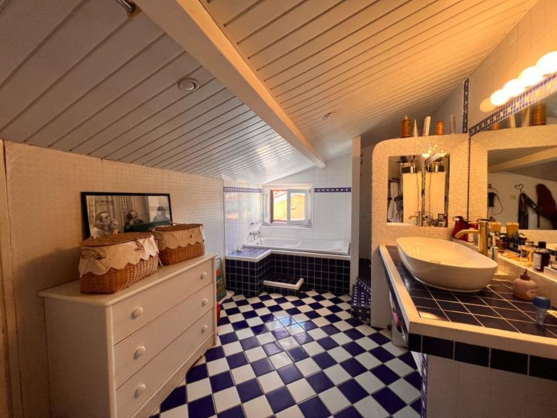 Maison - 280 m² - 8 pièces