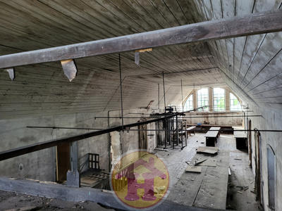 Local commercial - 1 947 m² - 16 pièces