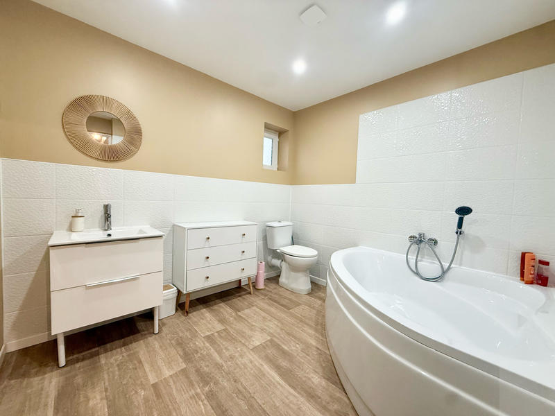 Maison - 277 m² - 8 pièces