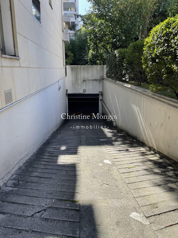 Parking / Garage - 11 m²