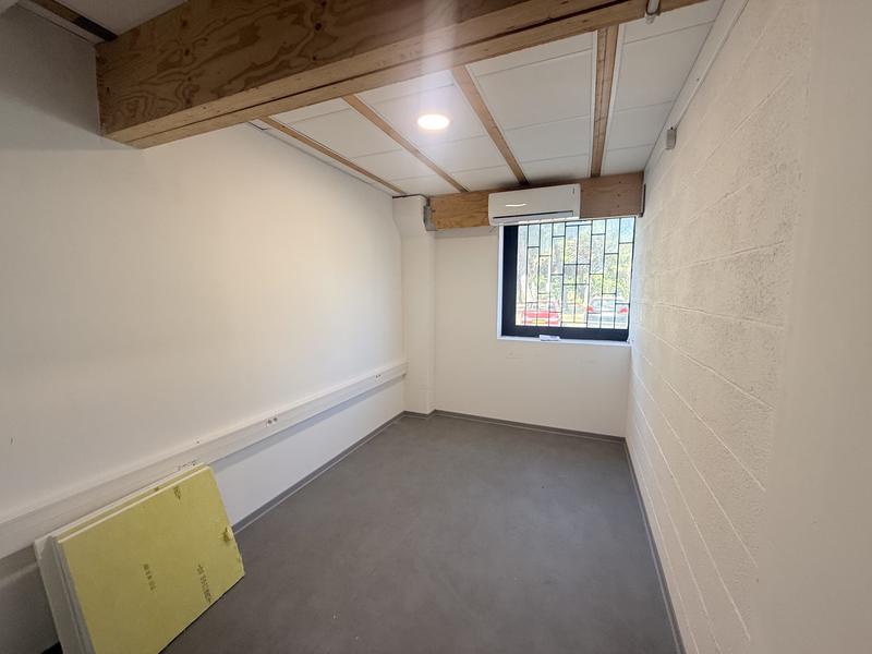 Local d'activités - 161 m²