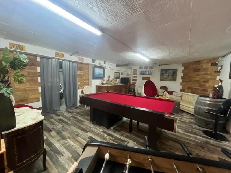 Maison - 230 m² - 10 pièces