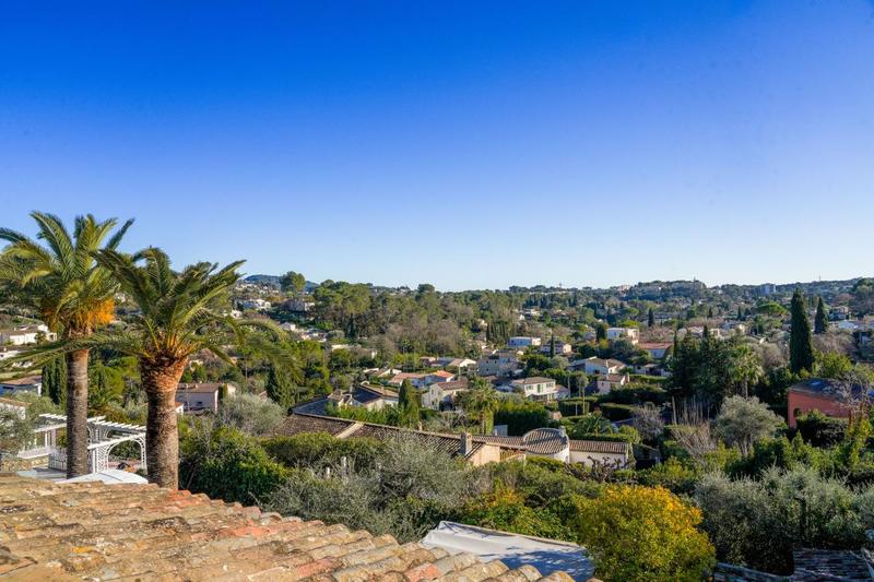 Maison - 318 m² - 11 pièces