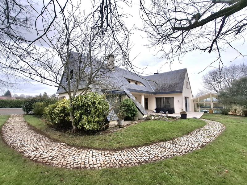 Maison - 279 m² - 9 pièces